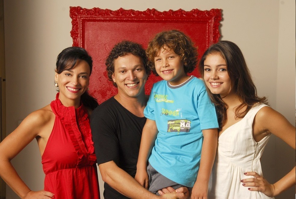 Em 'Caras e Bocas' (Globo, 2009), novela que projetou a carreira de Fábio Lago, ator interpretou o malandro Fabiano e tinha núcleo familiar ao lado de Suzana Pires, Gabriel Kaufmann e Sophie Charlotte — Foto: Renato Rocha Miranda/TV Globo