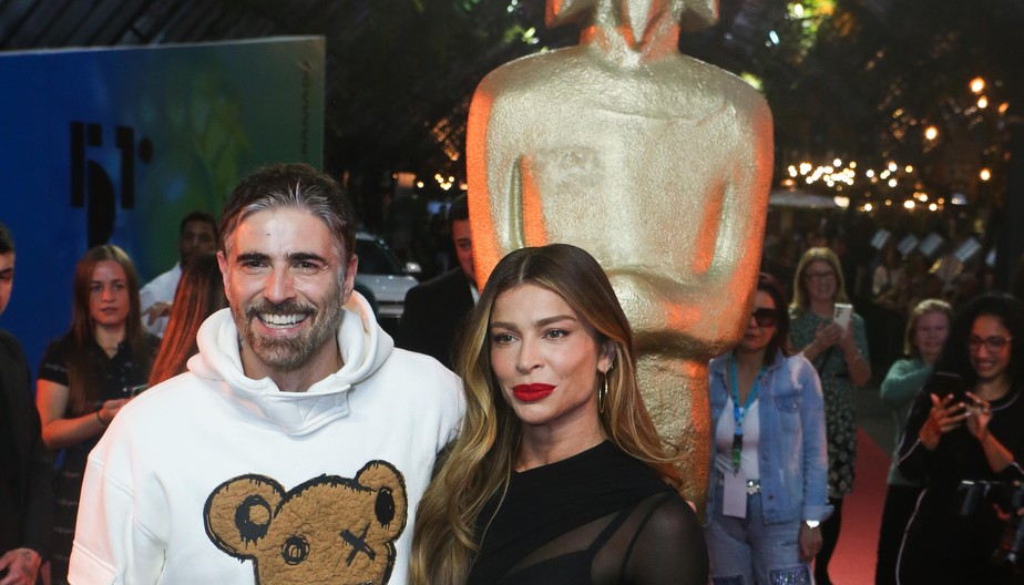 Grazi Massafera usa vestido de luxo e Reynaldo Gianecchini vai de
