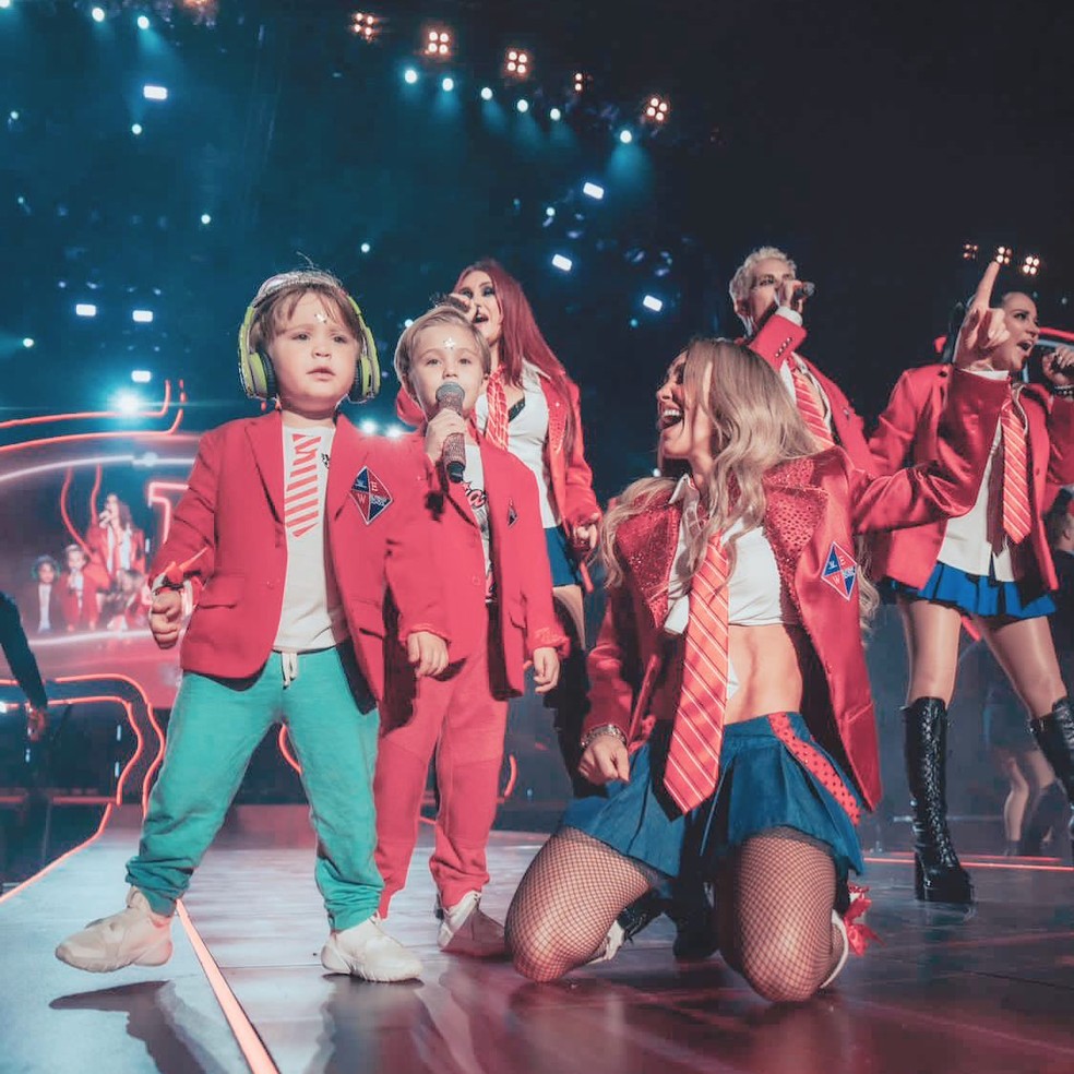 Filhos de Anahí fazem participação especial no shows do RBD em turnê pelo Brasil — Foto: Reprodução/Instagram