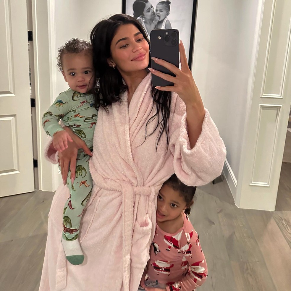 Kylie Jenner celebra Dia das Mães com Stormi e Aire — Foto: Reprodução / Instagram