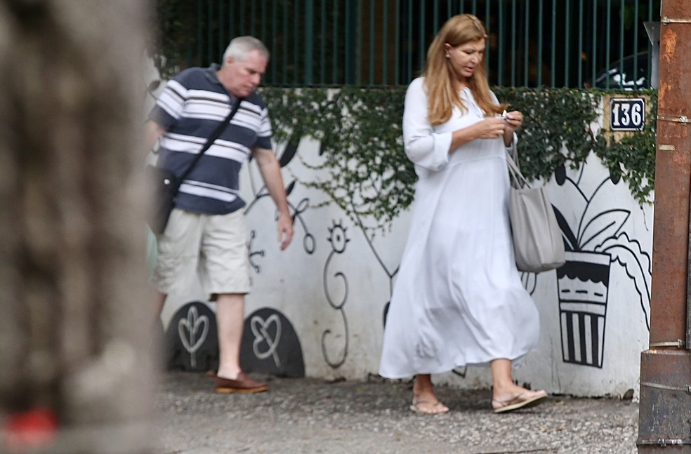 Roberta Close e o marido, Roland Granacher — Foto: Thiago Martins/AgNews