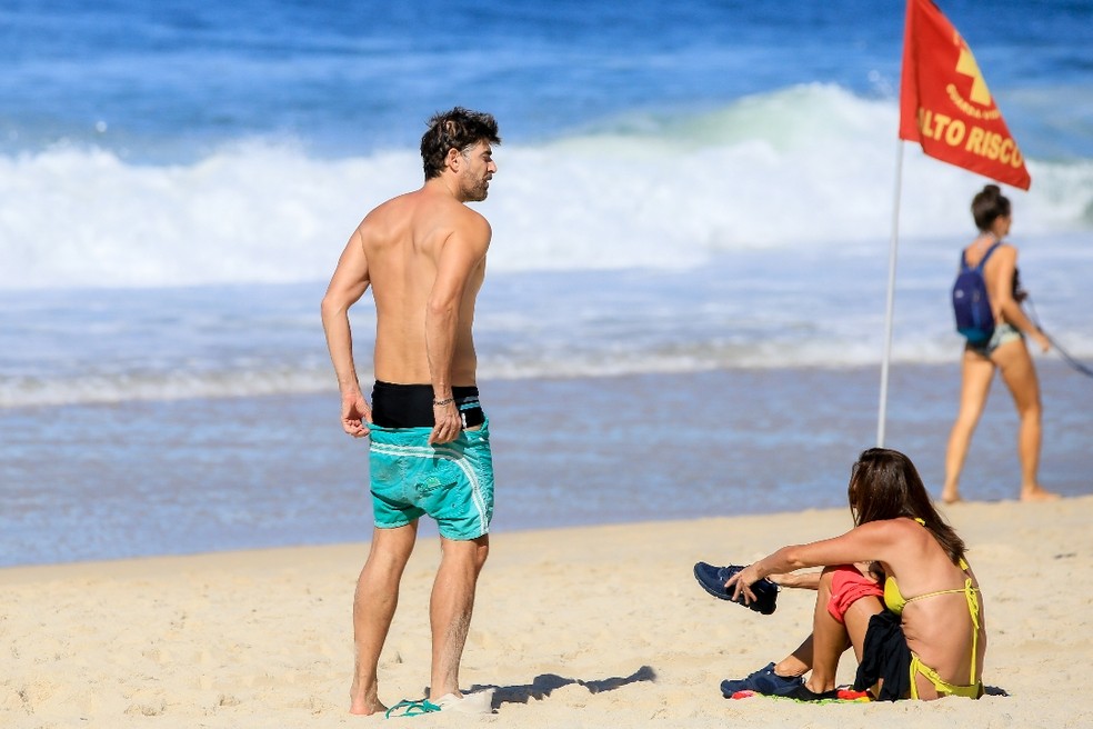 Reynaldo Gianecchini aproveita dia de praia no Leblon, no Rio — Foto: JC Pereira / AgNews
