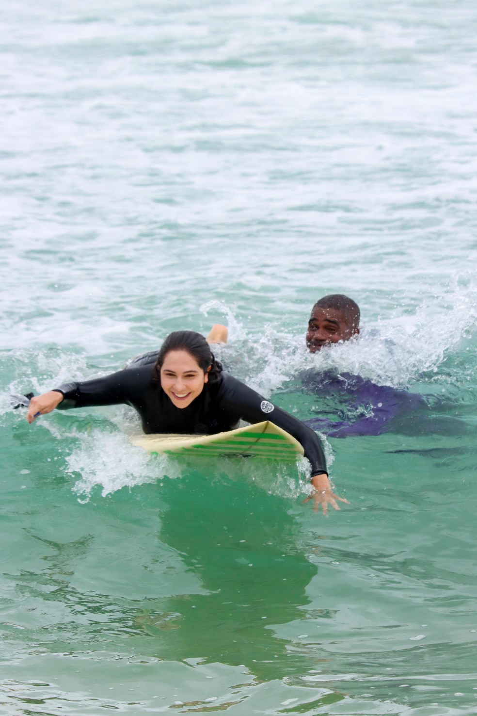 Carol Portaluppi em Ipanema — Foto: JC PEREIRA/ AGNEWS