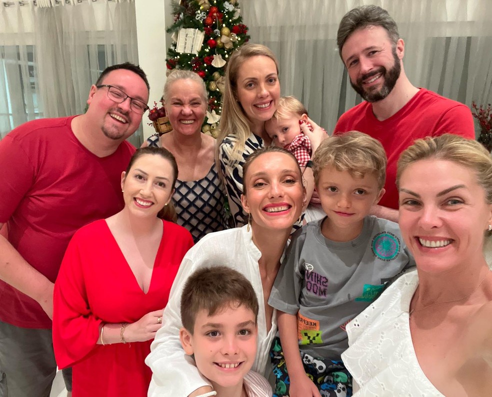 Ana Hickmann com a família — Foto: Instagram