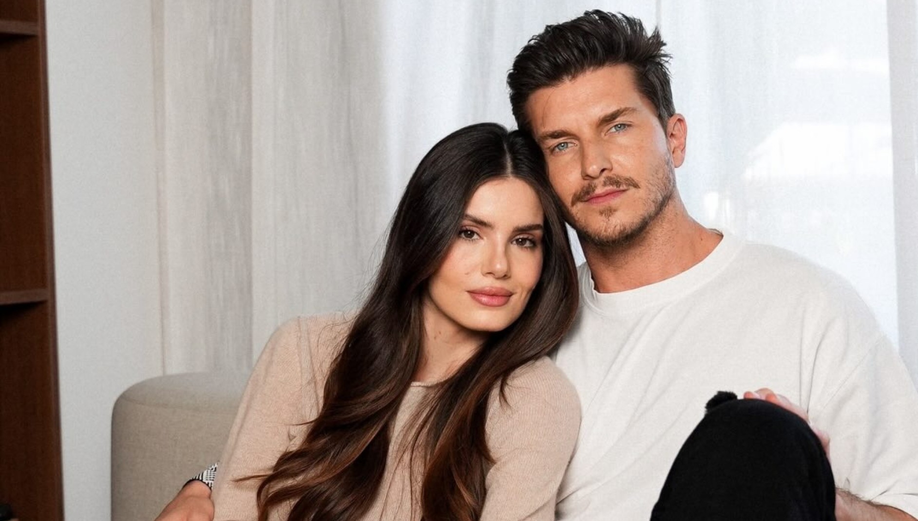 Klebber Toledo relembra encontro com Camila Queiroz: 