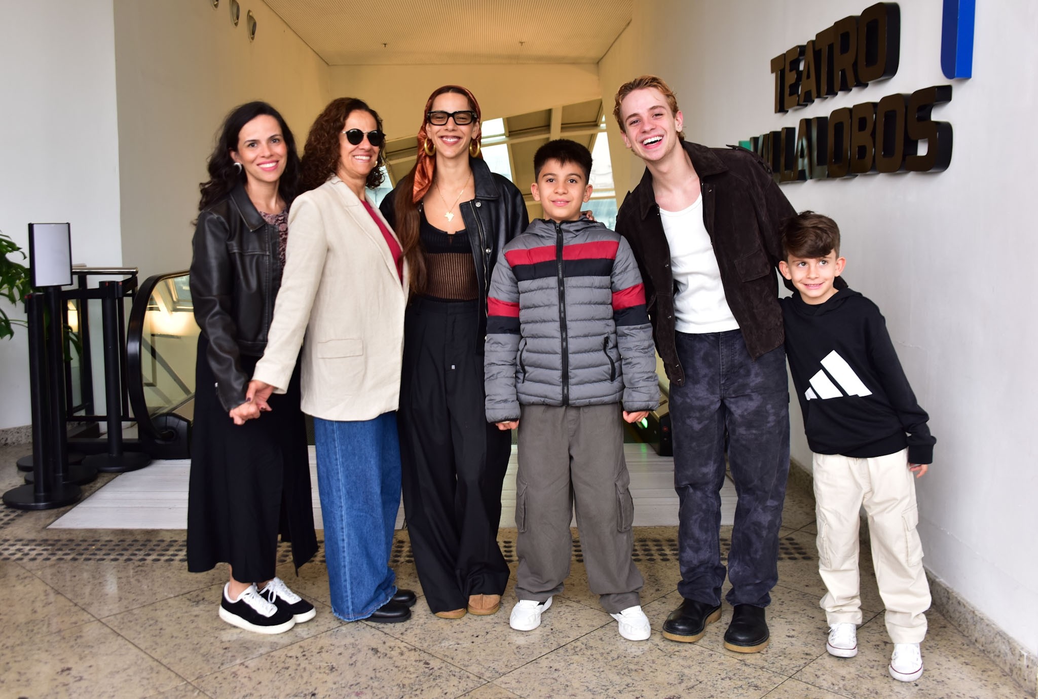 Marina Sena e Juliano Floss fazem passeio em família