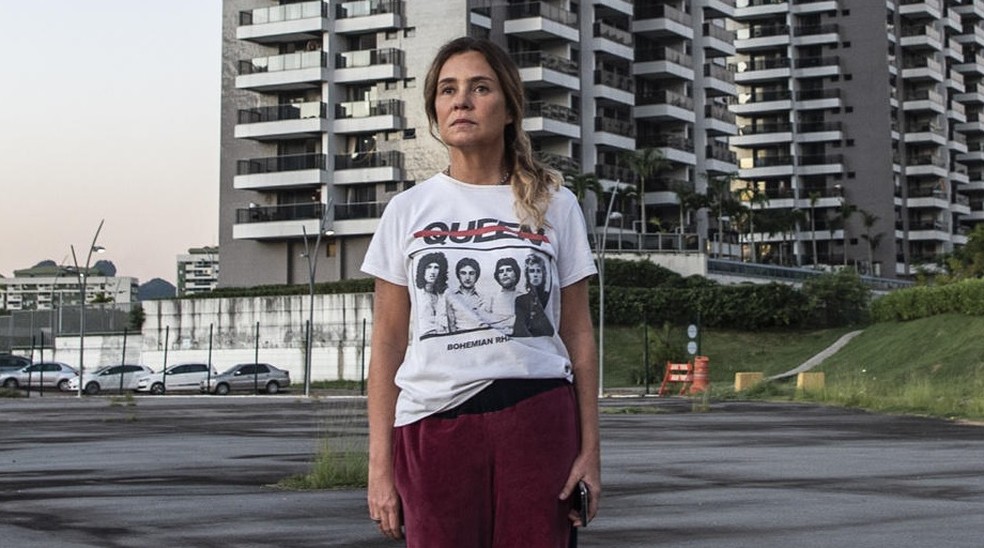 Adriana Esteves interpreta Cibele, uma das personagens centrais de 'Os Outros' — Foto: Estevam Avellar/TV Globo