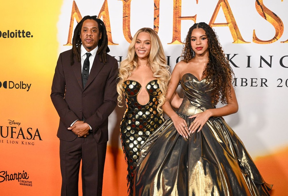 Jay-Z posa com Beyoncé e Blue Ivy em 1ª aparição após ser acusado de ...