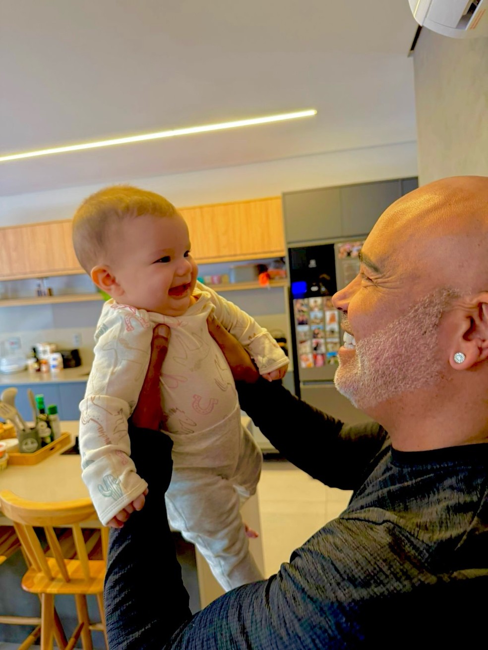 Rick com uma das netas — Foto: Reprodução/Instagram