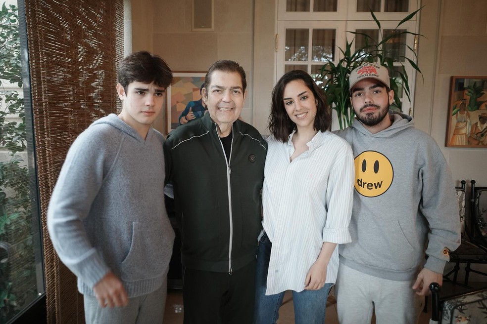 Faustão com os filhos, Rodrigo, Lara e João Silva — Foto: Re