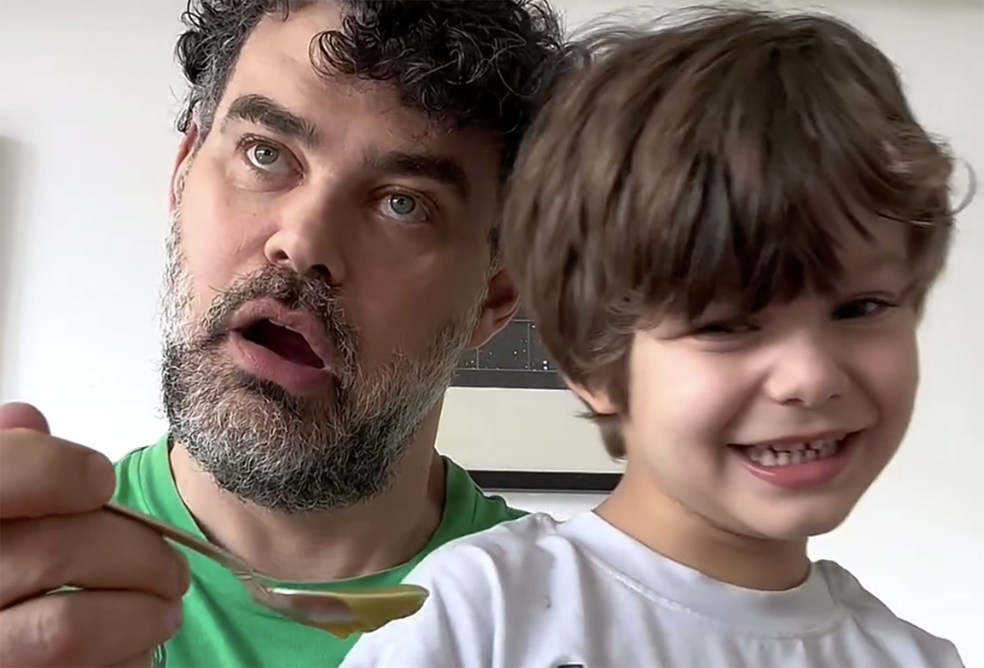 Carmo Dalla Vecchia e o filho, Pedro — Foto: Reprodução/Instagram