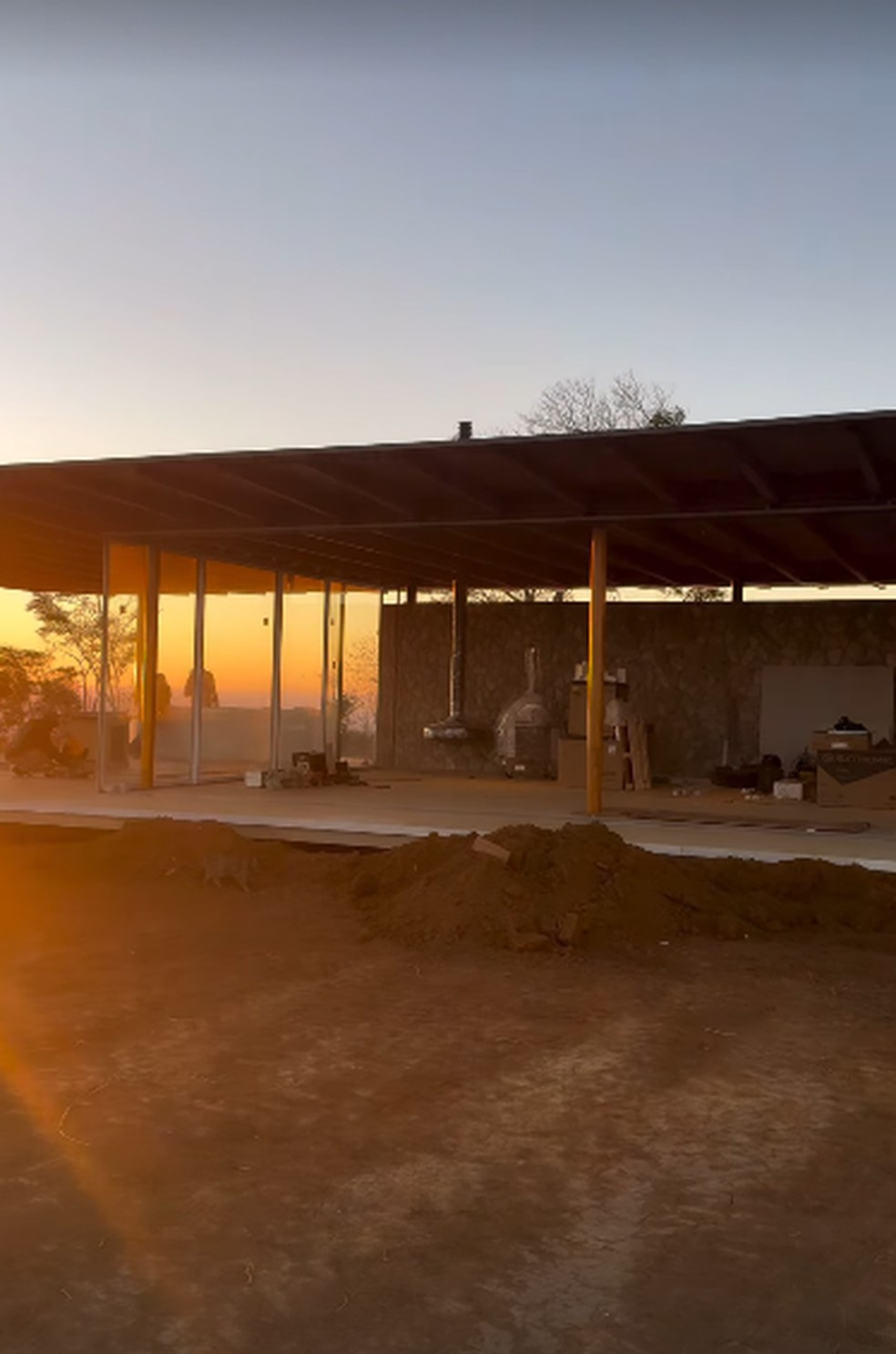 Obra do rancho de Murilo Rosa — Foto: Reprodução / Instagram