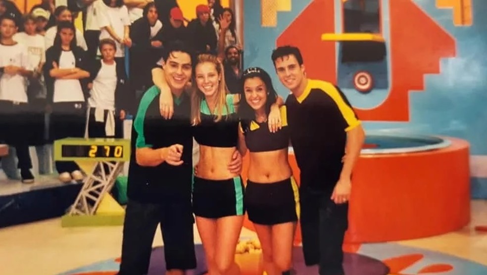 Bruno Ribeiro, Paolla Oliveira, Aline Moraes e Klaus Hee foram assistentes de palco do 'Passa ou Repassa' — Foto: Arquivo pessoal
