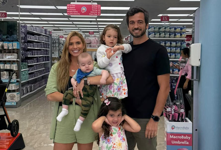 Branca Feres e Gustavo Frota com os filhos: Nicole, Manuela e Guilherme